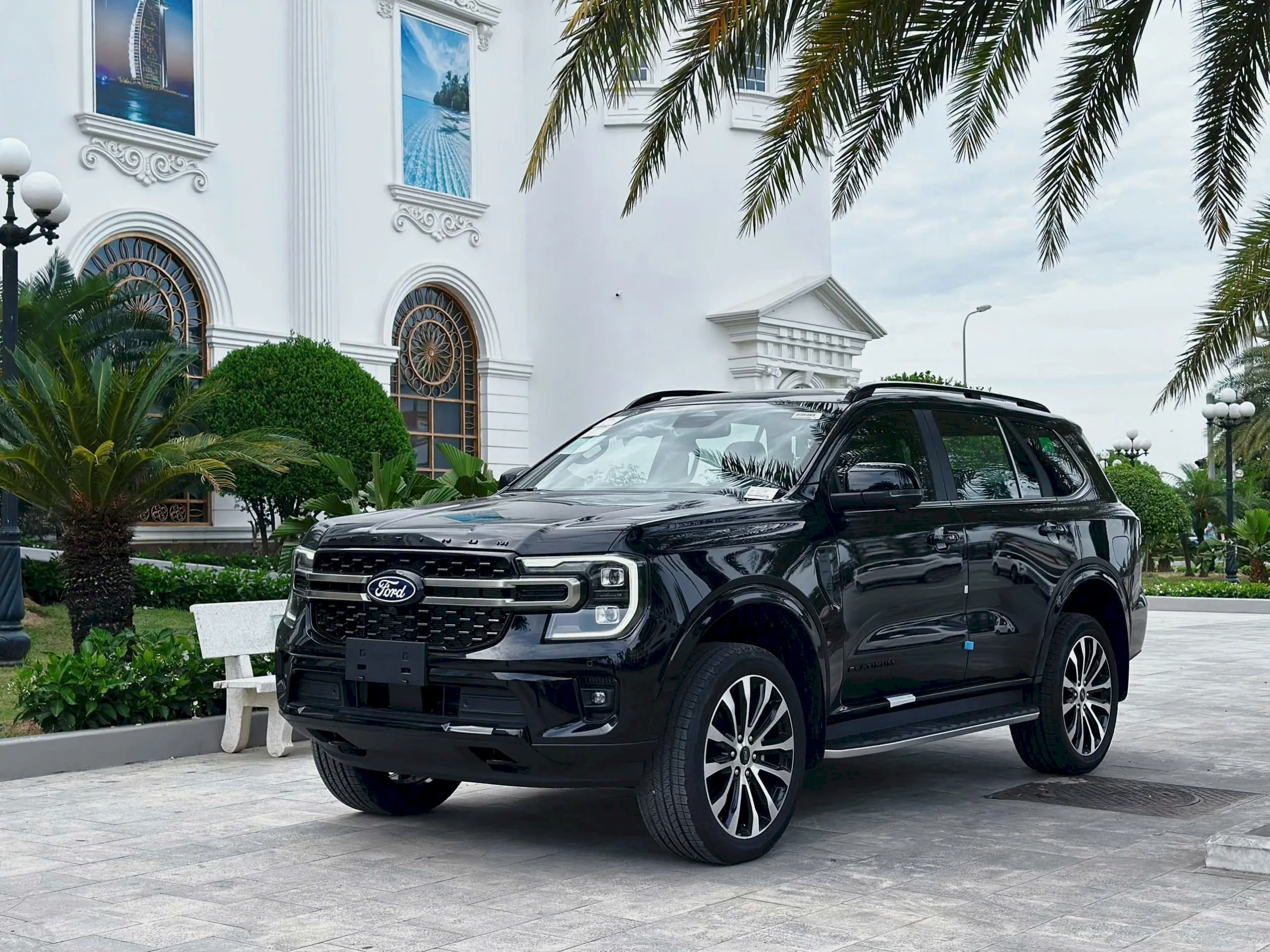 gia-xe-ford-everest-2027-1