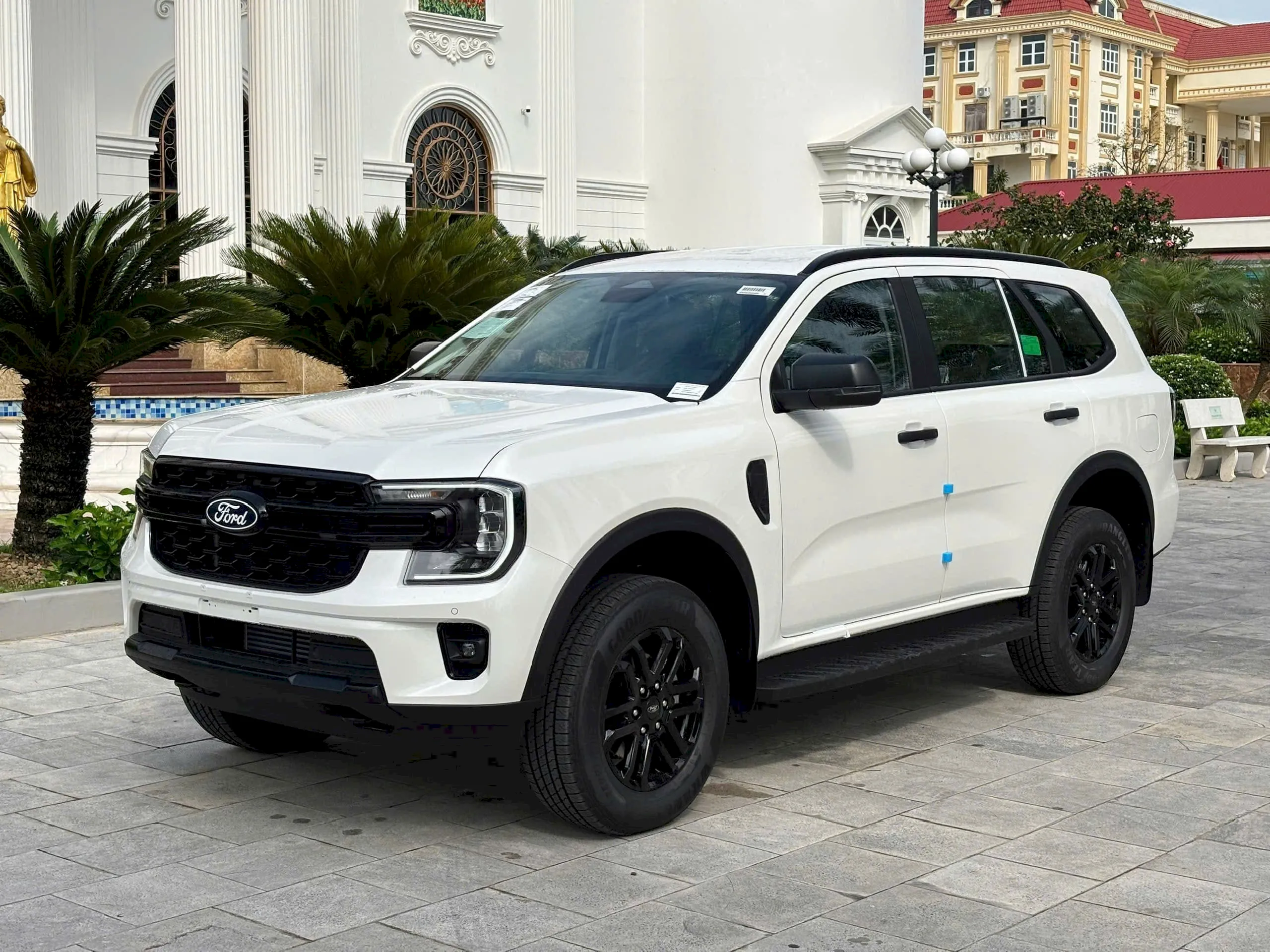 gia-xe-ford-everest-2027-5